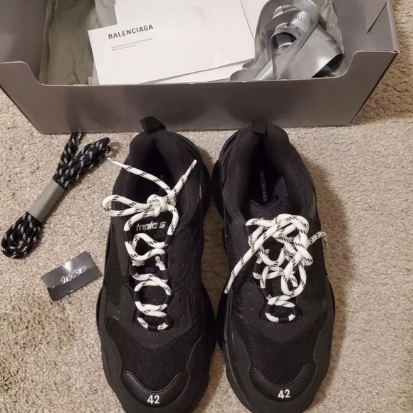 BALENCIAGA triple s - Picture 6 of 9